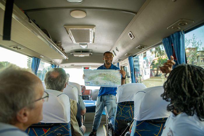 Julio guide cuba bus