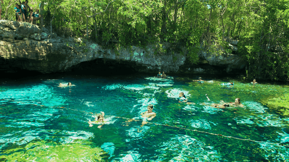 Le cenote Azul - Flickr : Matias Callone