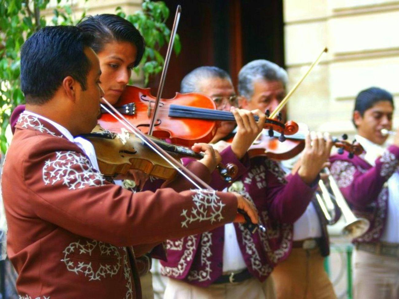 mariachis Guanajuato Mexico