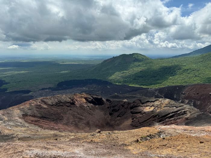 Leon Cerro Negro