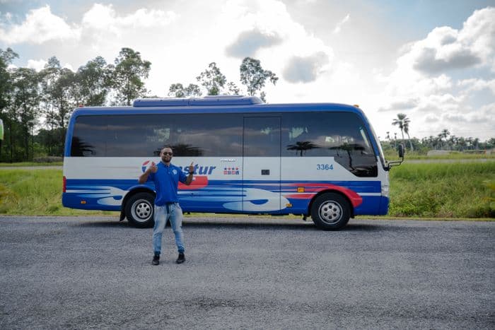 bus cuba guide Julio