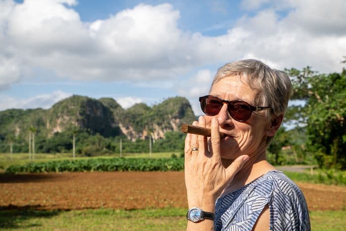 vinales woman smoking