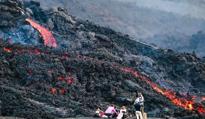 Fließende Lava am Pacaya - Dimitry B