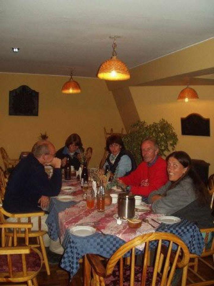 Die Gruppe beim  gemütlichen Abendessen