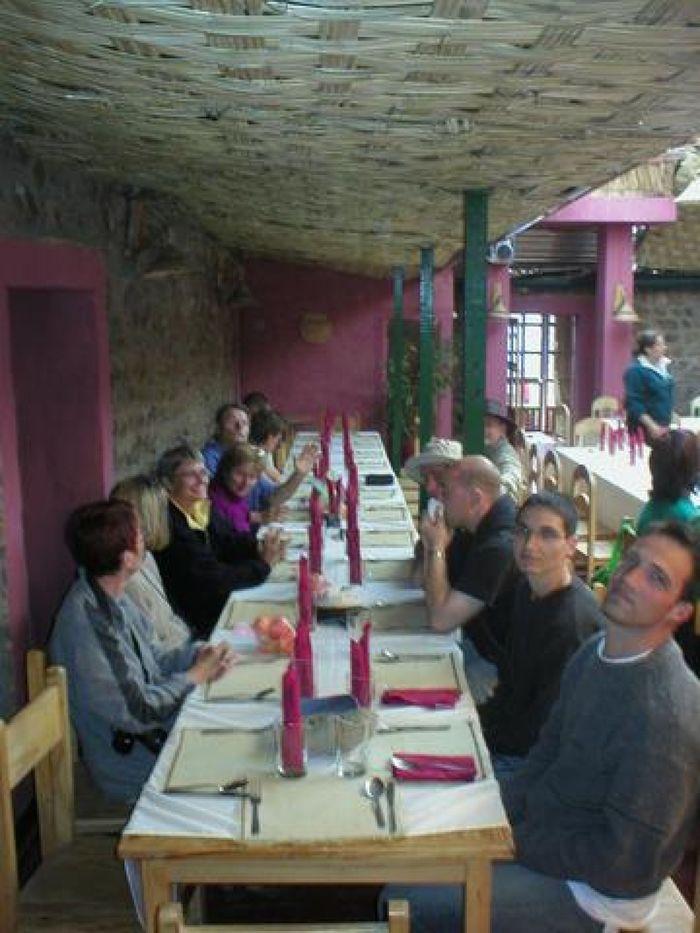 Die Gruppe beim Mittagsessen in Chivay