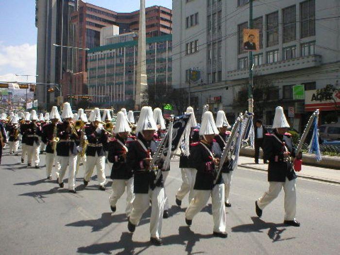 Eine Parade in La Paz